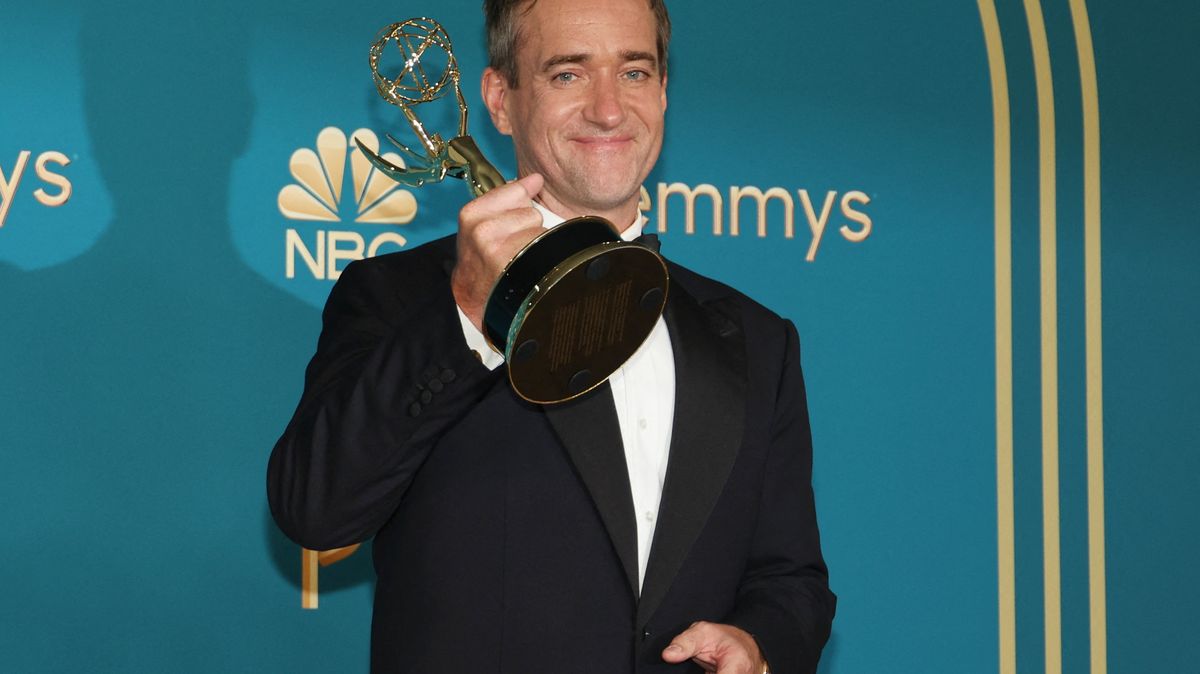 Cenu Emmy získalo drama Boj o moc, komedie Ted Lasso a minisérie Bílý lotos